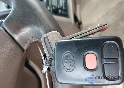 1998 Toyota Sienna Xle z USA, uszkodzony, nr VIN 4T3ZF13C5WU062094